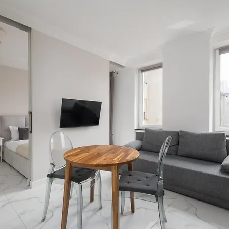Chmielna Downtown Apartment Warsaw