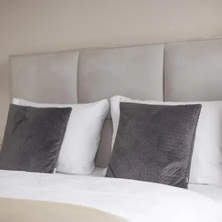 Chmielna Downtown By Bookinghost * Warschau