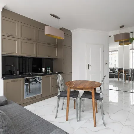 Chmielna Downtown By Bookinghost * Varsóvia