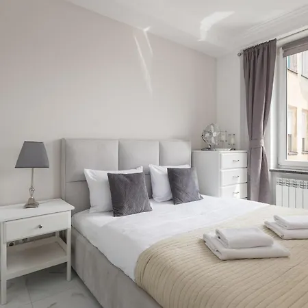 Chmielna Downtown By Bookinghost